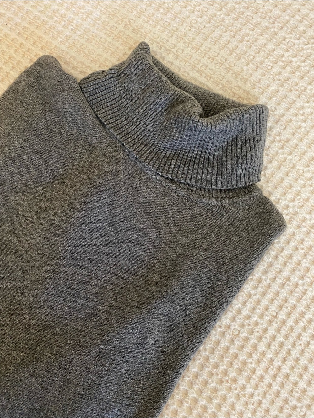 L.L. BEAN Women's Turtleneck Sweater in Grey